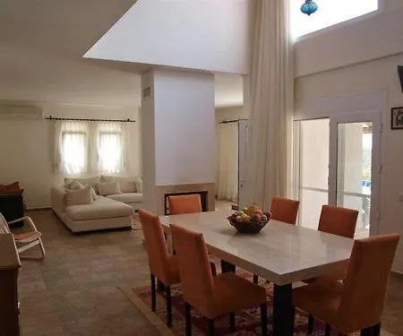 Guest house Moonstone House *